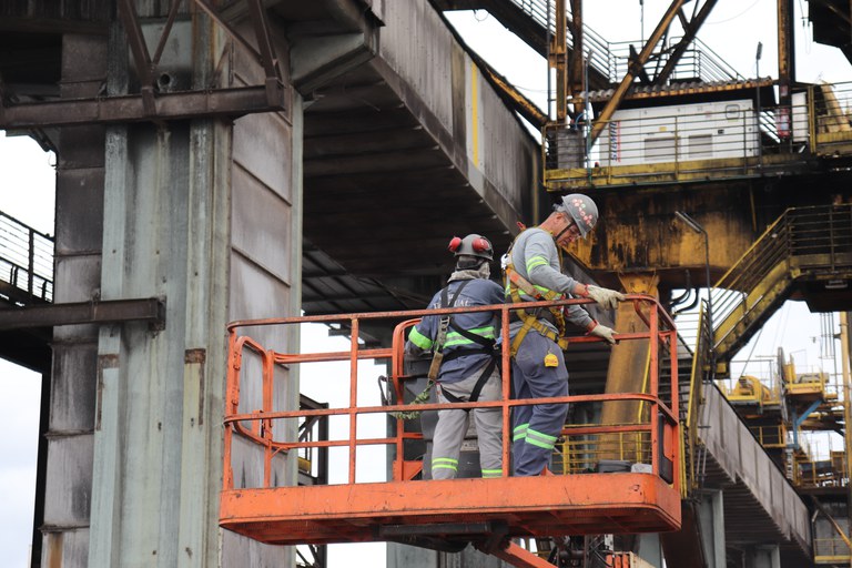 Trabalhadores e aposentados portuários recebem em abril a primeira parcela do acordo firmado com o Governo Federal