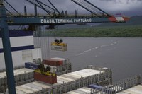 Portos brasileiros registram movimentação recorde em março