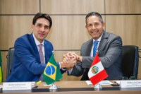 Silvio Costa Filho e embaixador do Peru dialogam sobre integração da região