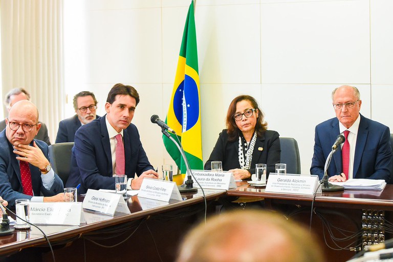 Silvio Costa Filho participou da reunião do Comitê Interministerial com o setor produtivo, para discutir as tarifas de 50% anunciadas pelo governo dos EUA sobre produtos brasileiros