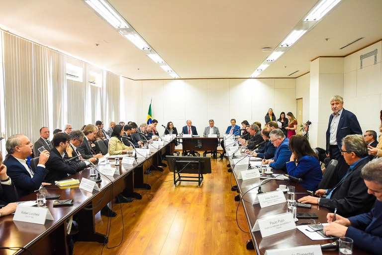 Silvio Costa Filho participou da reunião do Comitê Interministerial com o setor produtivo, para discutir as tarifas de 50% anunciadas pelo governo dos EUA sobre produtos brasileiros