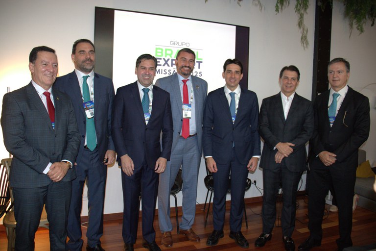 Após sucesso no leilão do Túnel Santos-Guarujá, Silvio Costa Filho apresenta novos projetos na França