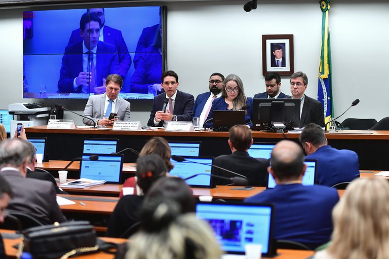 Em audiência na Câmara dos Deputados, ministro defende modernização do setor portuário