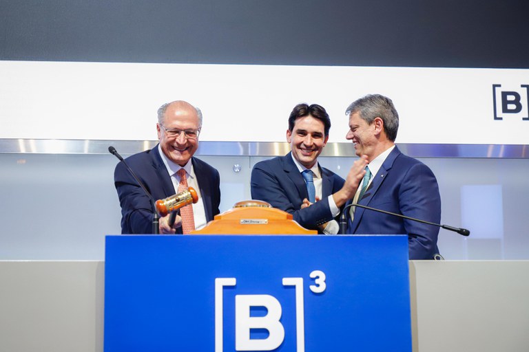 A ligação fixa entre as duas cidades reduzirá o tempo de travessia para apenas dois minutos. Hoje, a travessia de balsa leva em média 18 minutos - Foto: Eduardo Oliveira/MPor