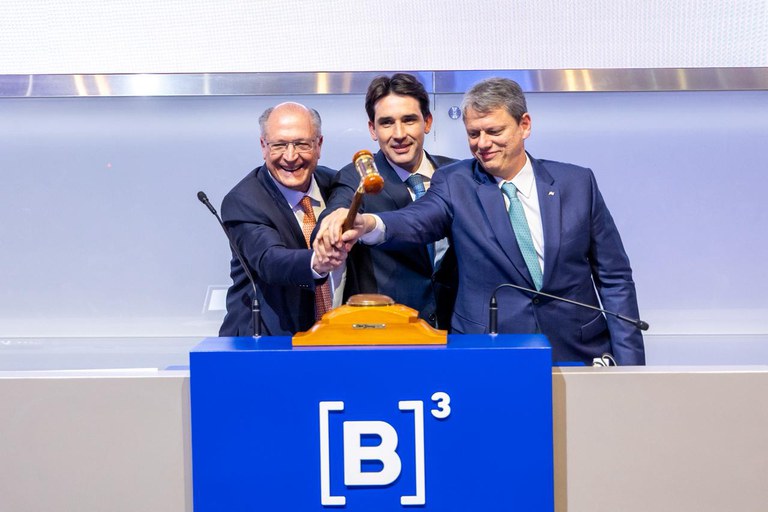 A ligação fixa entre as duas cidades reduzirá o tempo de travessia para apenas dois minutos. Hoje, a travessia de balsa leva em média 18 minutos - Foto: Eduardo Oliveira/MPor