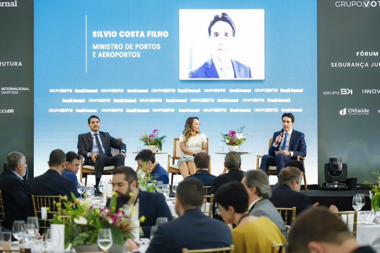 O evento reuniu ministros, autoridades públicas e lideranças empresariais em um espaço de diálogo sobre os rumos do desenvolvimento econômico e social do Brasil