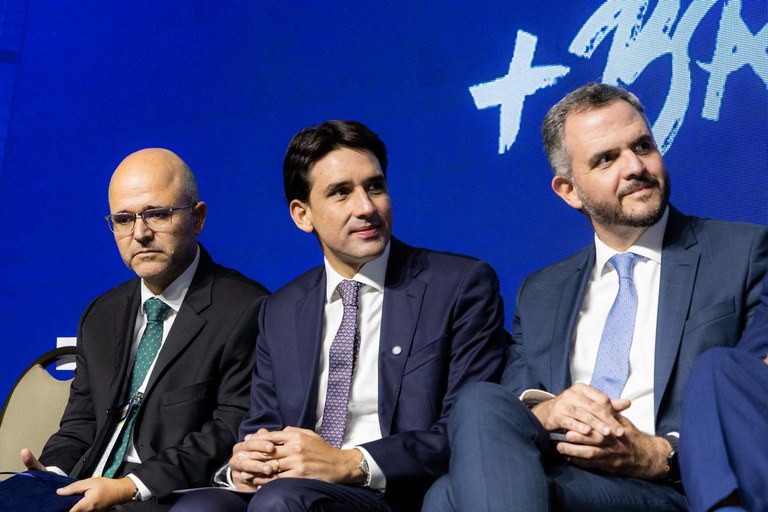 A premiação contemplou os segmentos de apoio portuário, apoio marítimo, cabotagem e navegação interior