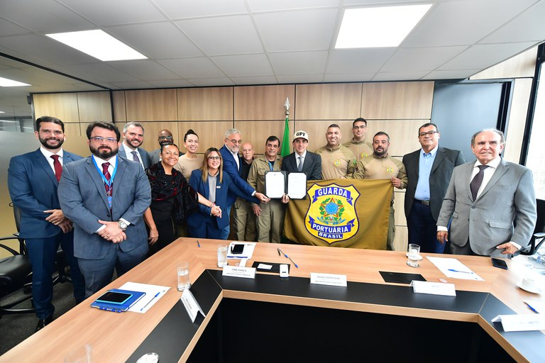 Ministro Silvio Costa Filho assina nova portaria da Guarda Portuária para fortalecer segurança nos portos organizados