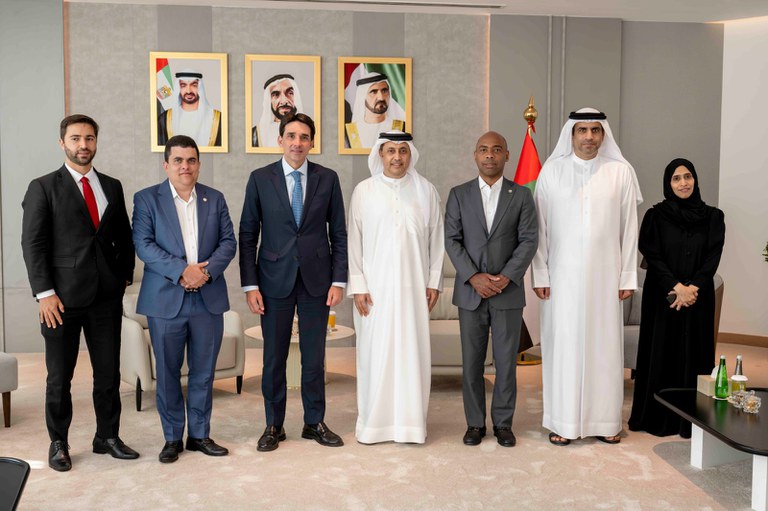 O ministro de Portos e Aeroportos, Silvio Costa Filho, se reuniu nesta quarta-feira com o secretário de Infraestrutura e Transportes dos Emirados Árabes, Xeique Mohammed Al Mansouri