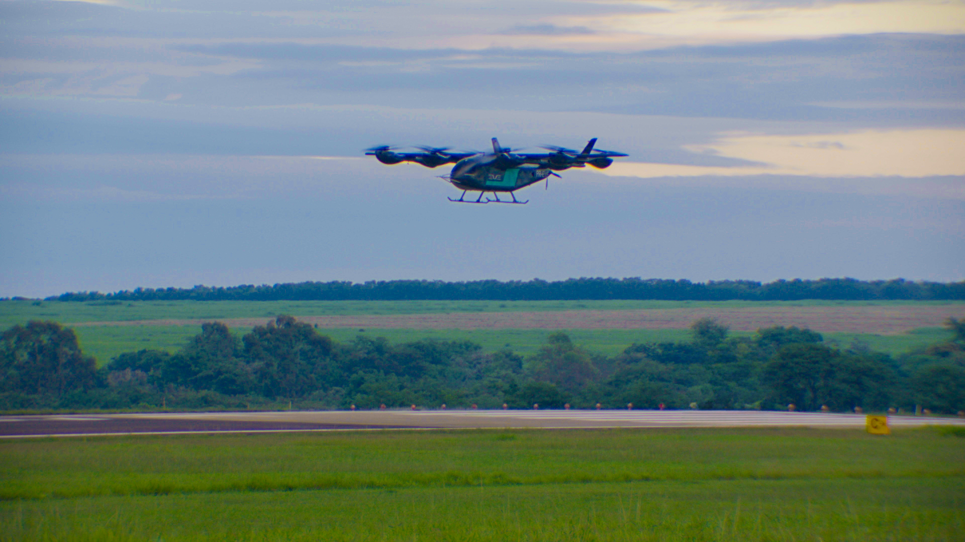 Embraer faz primeiro voo de aeronave elétrica de decolagem e pouso vertical 