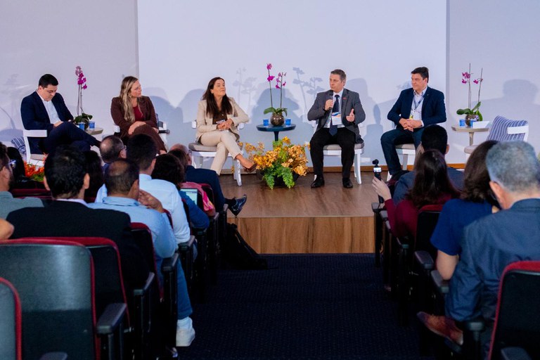 O evento reuniu lideranças, especialistas e startups no Sindicato dos Despachantes Aduaneiros de Santos