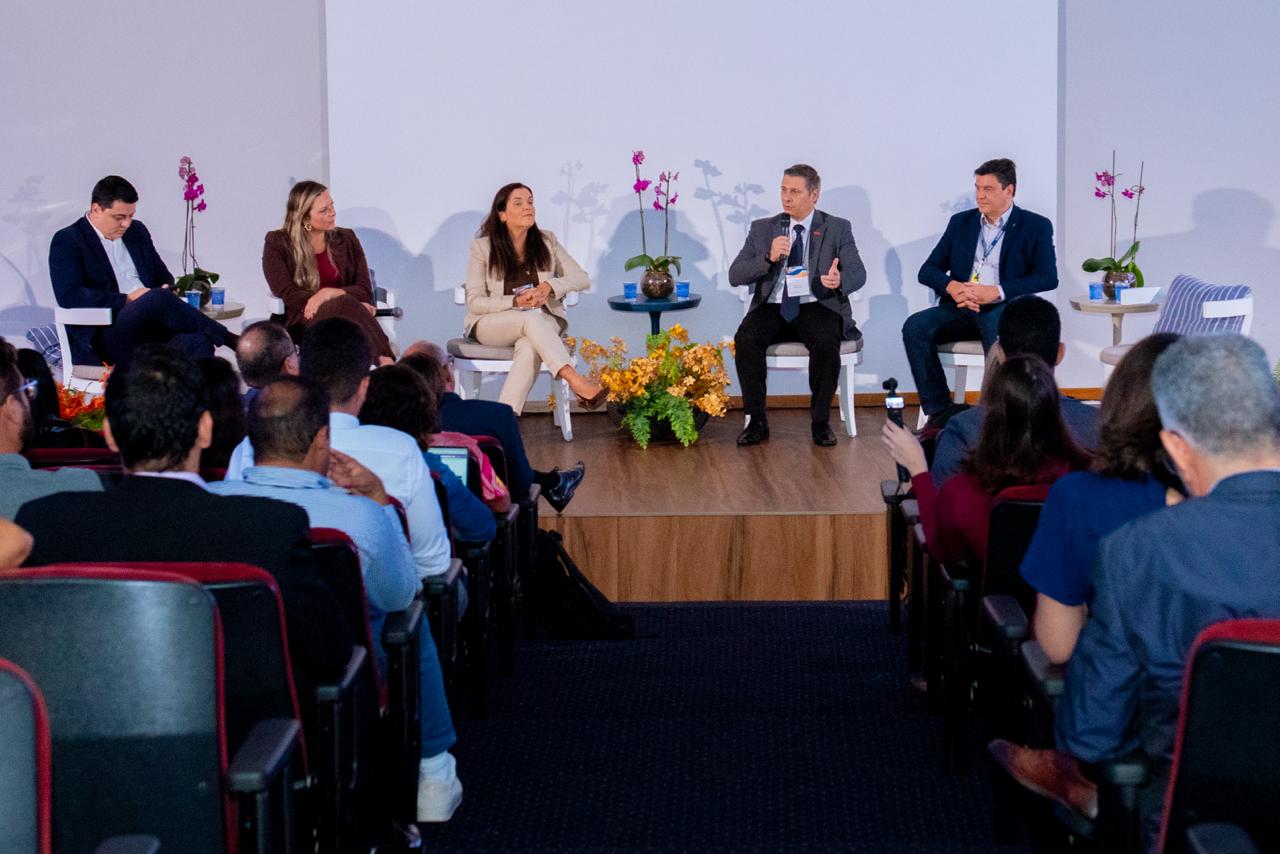 O evento reuniu lideranças, especialistas e startups no Sindicato dos Despachantes Aduaneiros de Santos