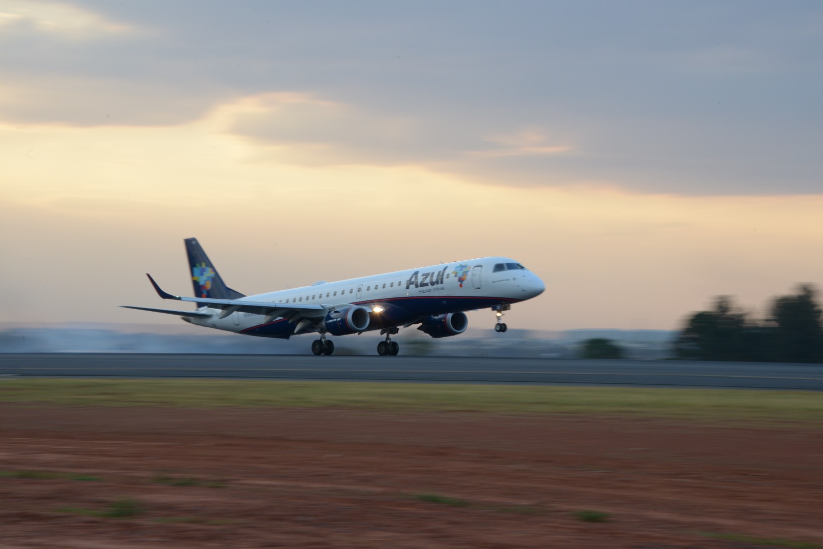 Empresas aéreas brasileiras se destacam em ranking internacional de pontualidade.