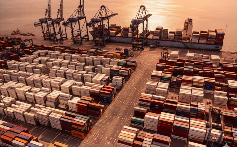 Infraestrutura portuária responde ao aumento da produção e Brasil lidera mercado global de carne bovina em 2025