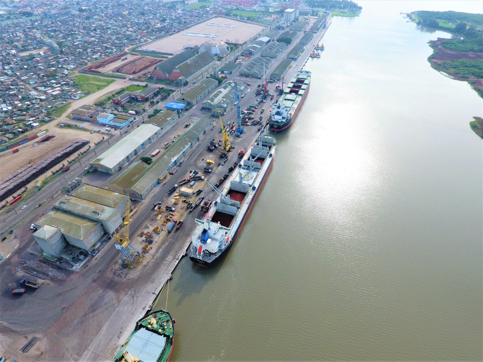 Em leilão inédito, haverá em uma única concessão canais de acesso portuário e trechos hidroviários. Porto do Rio Grande - Foto: Divulgação Portos RS