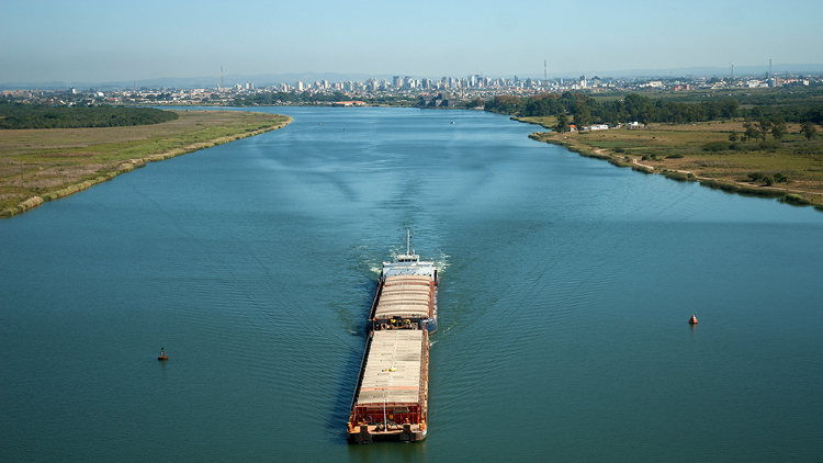 O Planejamento Hidroviário Nacional orienta a atuação do poder público de forma preventiva, com base em estudos técnicos, monitoramento contínuo e análise das condições naturais dos rios. - Foto: Confederação Nacional do Transporte