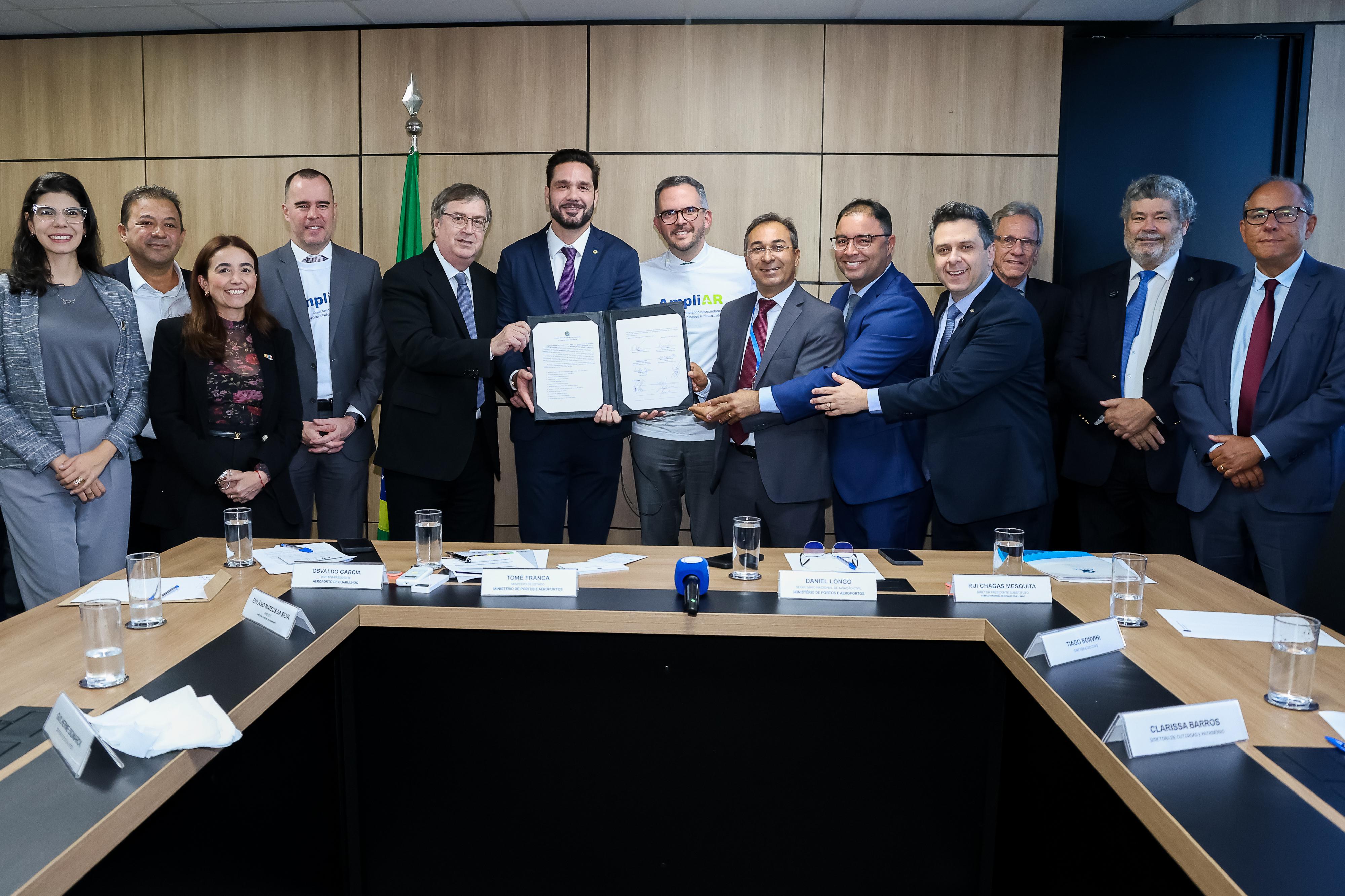 Assinatura do Termo Aditivo do Programa AmpliAR com GRU Airport