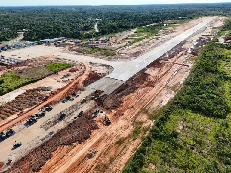 Vista área da obras do Aeroporto de Coari (AM)