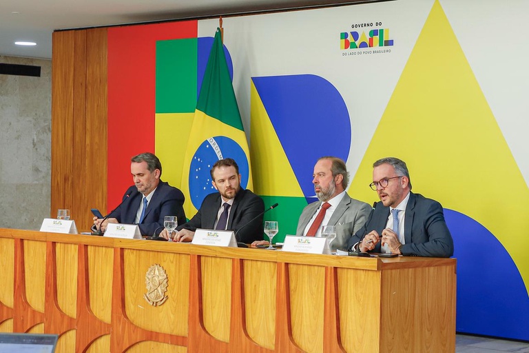 Anúncio oficial do pacote de medidas para conter a alta do combustível de aviação no Brasil