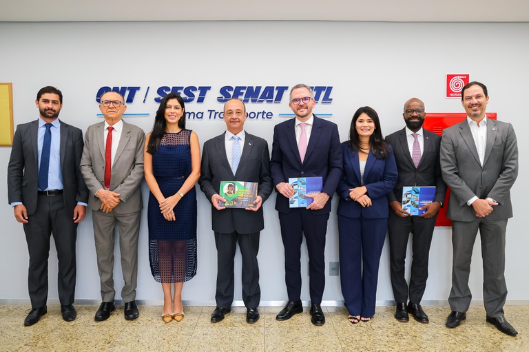 Ministro Tomé Franca realiza visita institucional à CNT e apresenta agenda do MPor para 2026