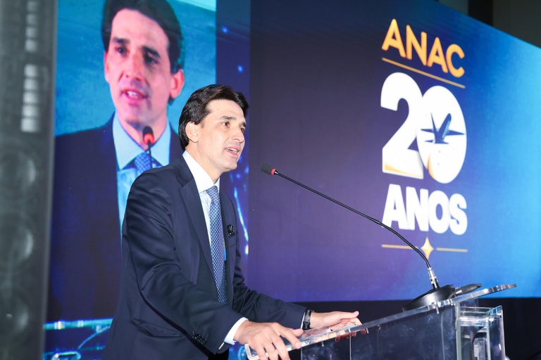 Silvio Costa Filho na cerimônia de 20 anos da Anac.