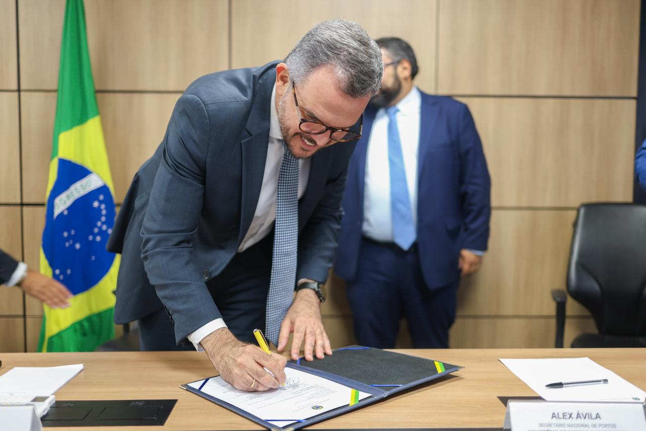 Assinatura do contrato de arrendamento do TMP do Porto de Maceió