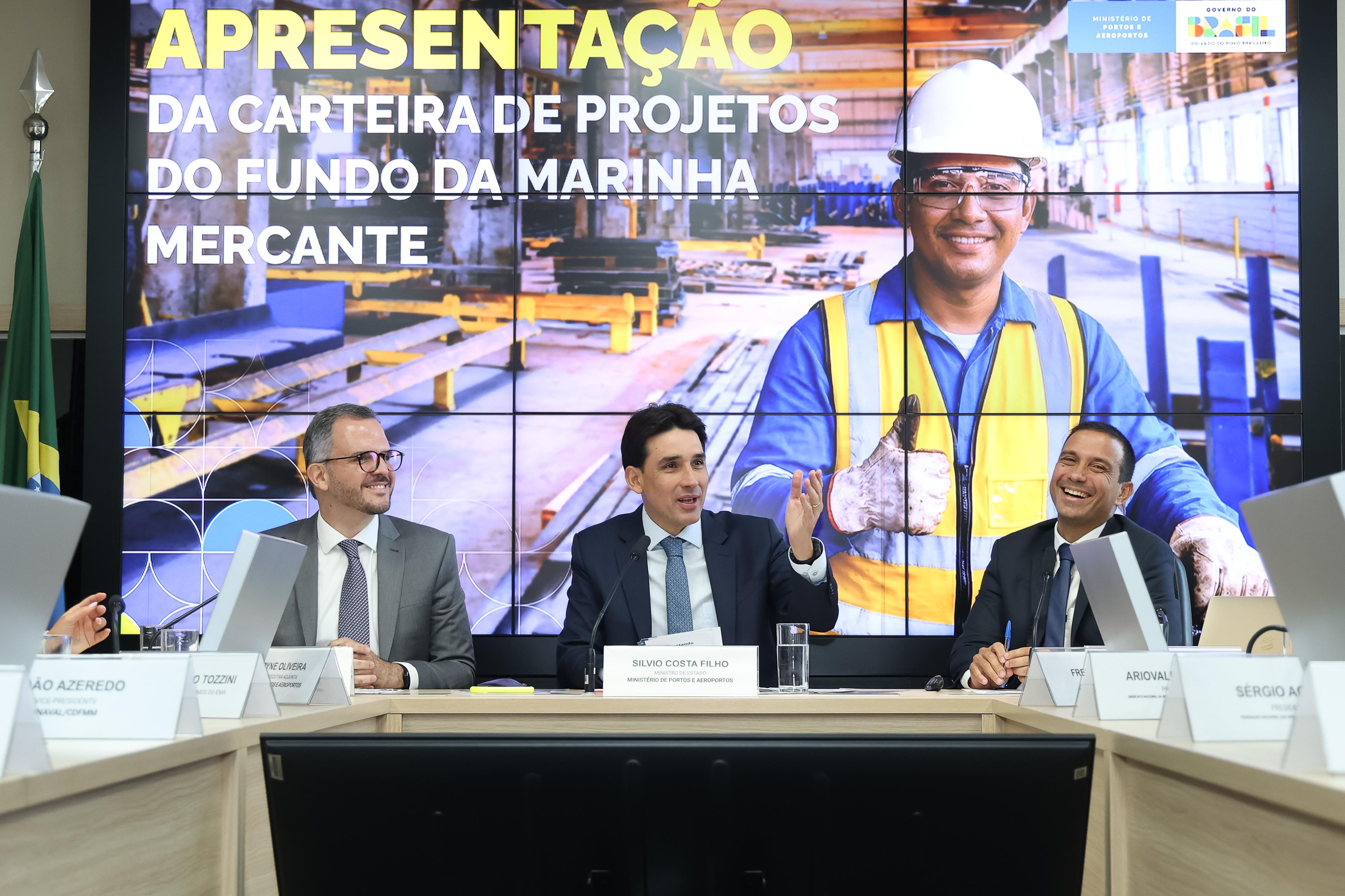 Ao todo, são 890 obras e mais de 180 mil empregos diretos em todo o país.
