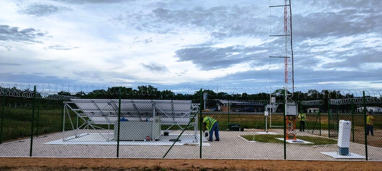 Estação meteorológica automatizada no aeroporto de Barcelos (AM).