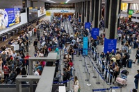 Brasil coloca três aeroportos entre os mais movimentados da América Latina, impulsionados por investimentos recordes no setor