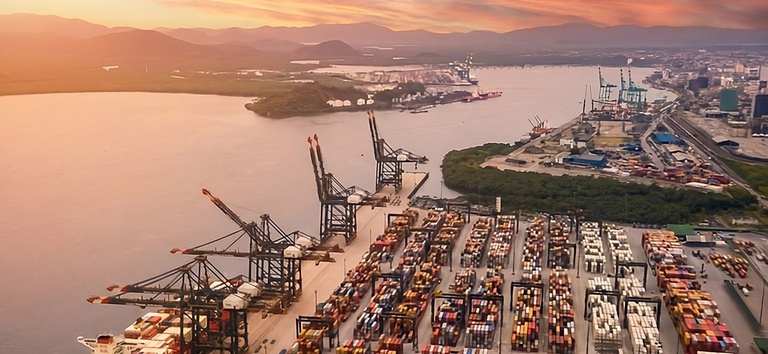 Mais do que cargas, o Porto de Santos movimenta vidas