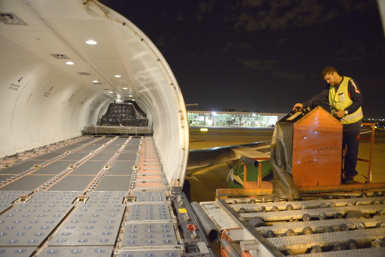 Avião de cargueiro.  