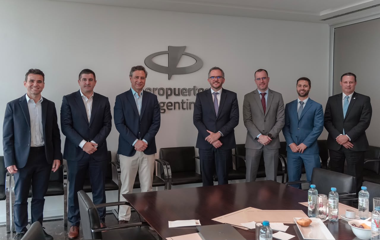 Foto do ministro Tomé Franca com empresários argentinos