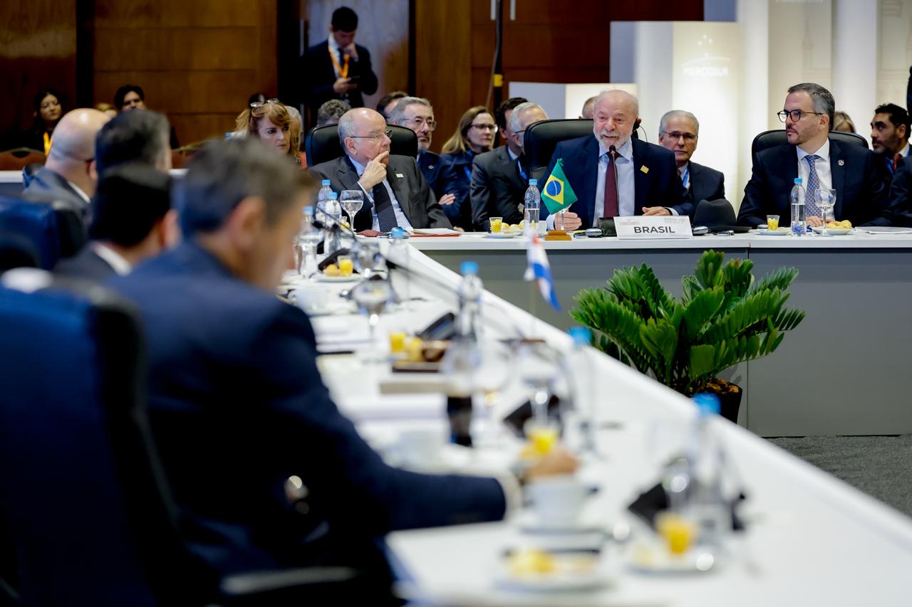 Foto do ministro e presidente Lula