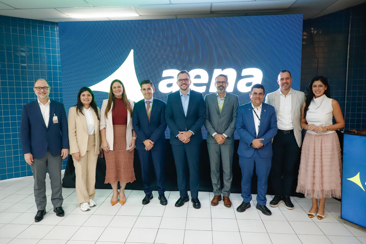 Autoridades do MPor, da Anac e da Aena lado a lado