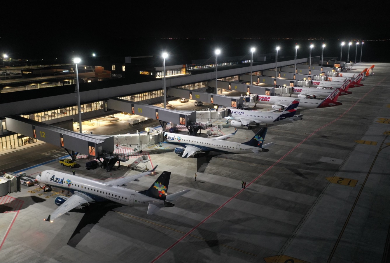 Pátio do aeroporto de Florianópolis.