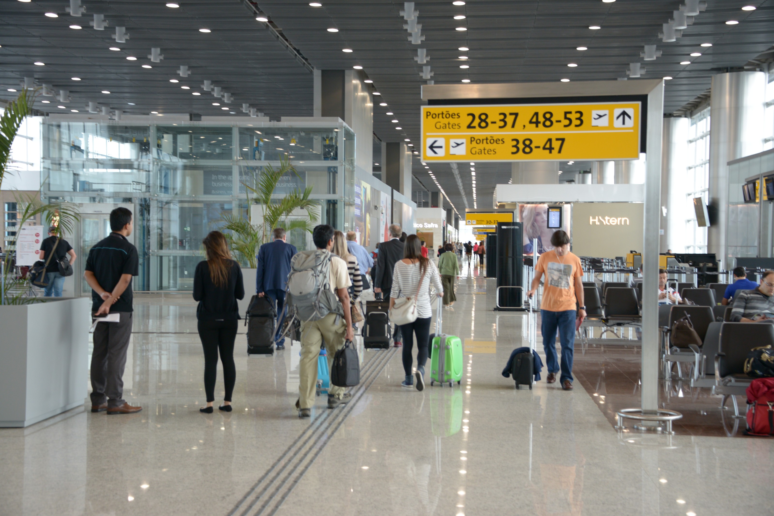 Passageiros em fila no Aeroporto de Natal (RN)