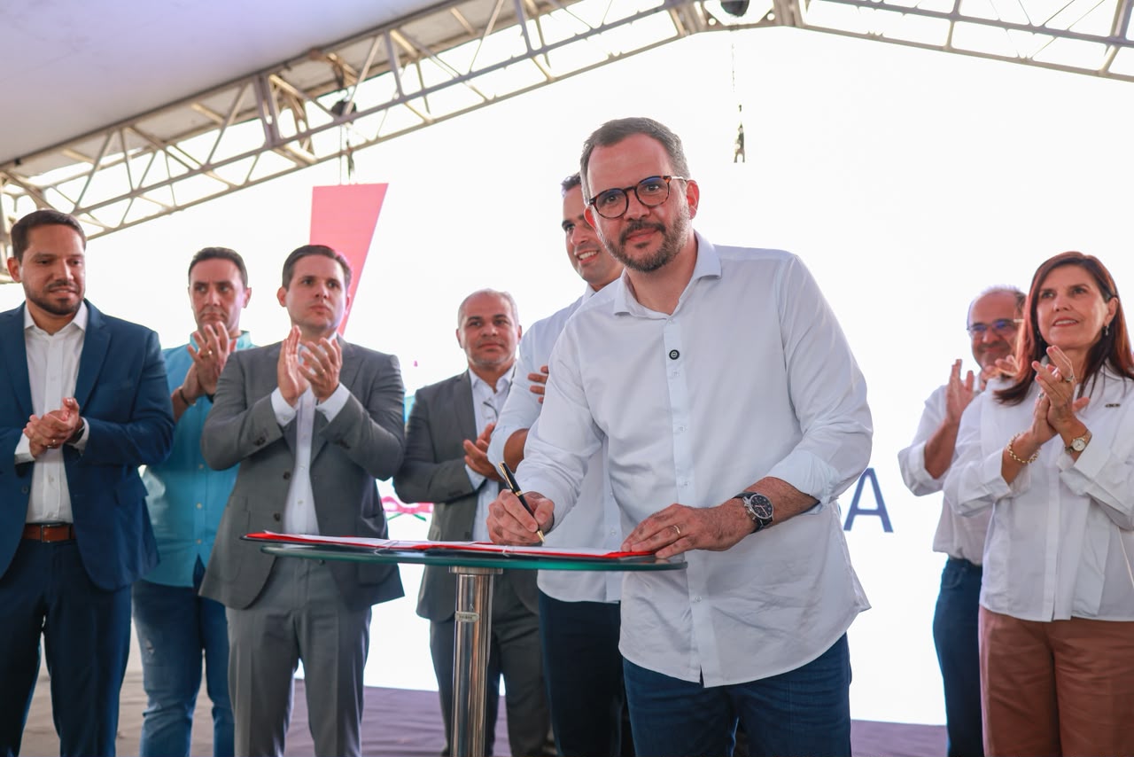 Assinatura ministro Tomé Franca