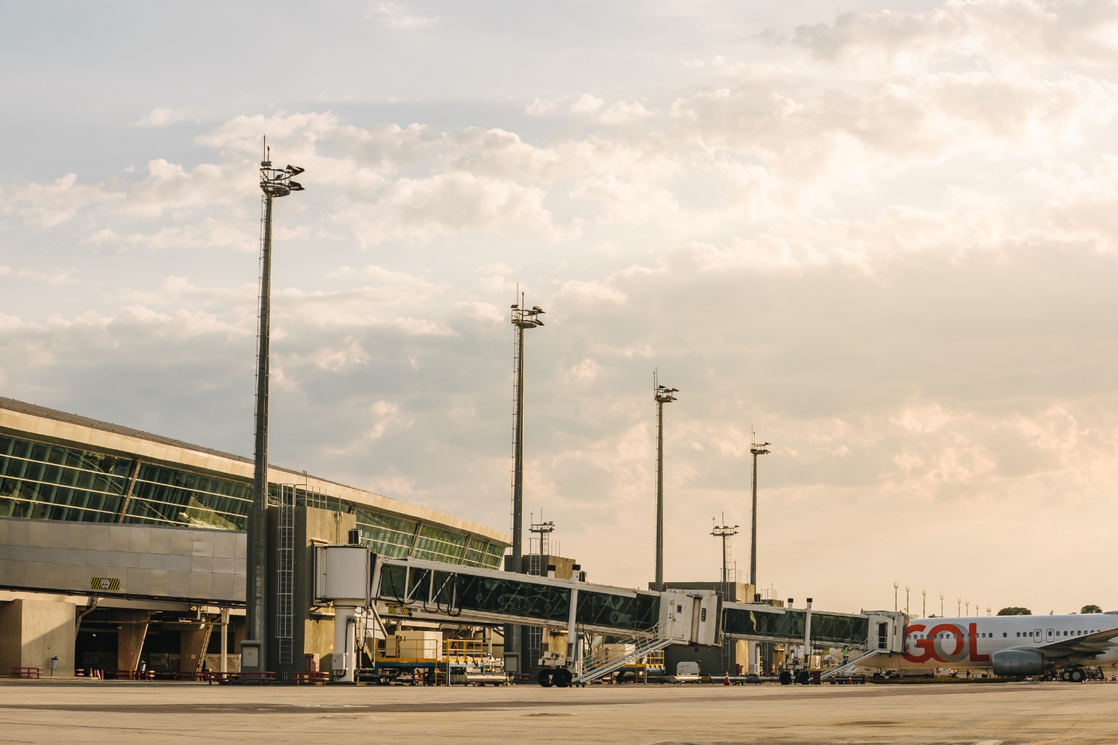 Foto mostra o píer de embarque do Aeroporto de Brasília.