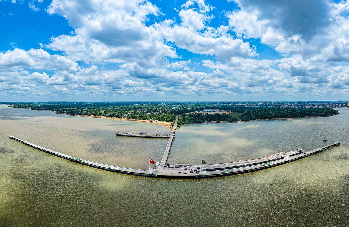 Vista aérea do porto