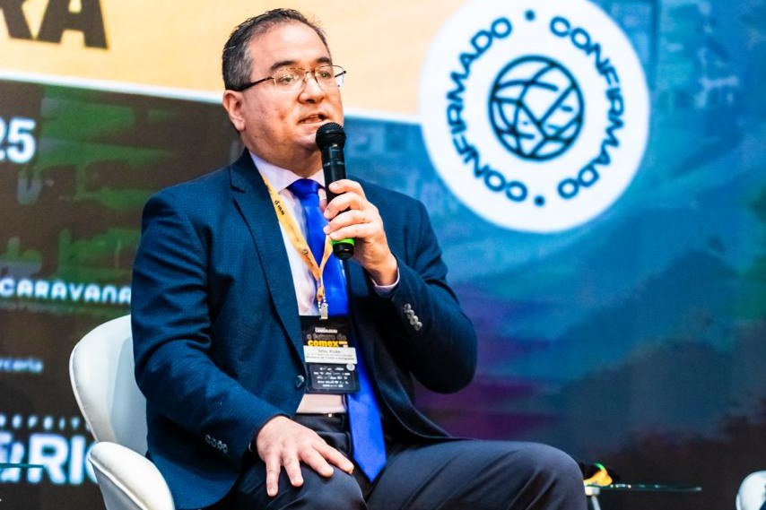 Tetsu Koike fala no evento