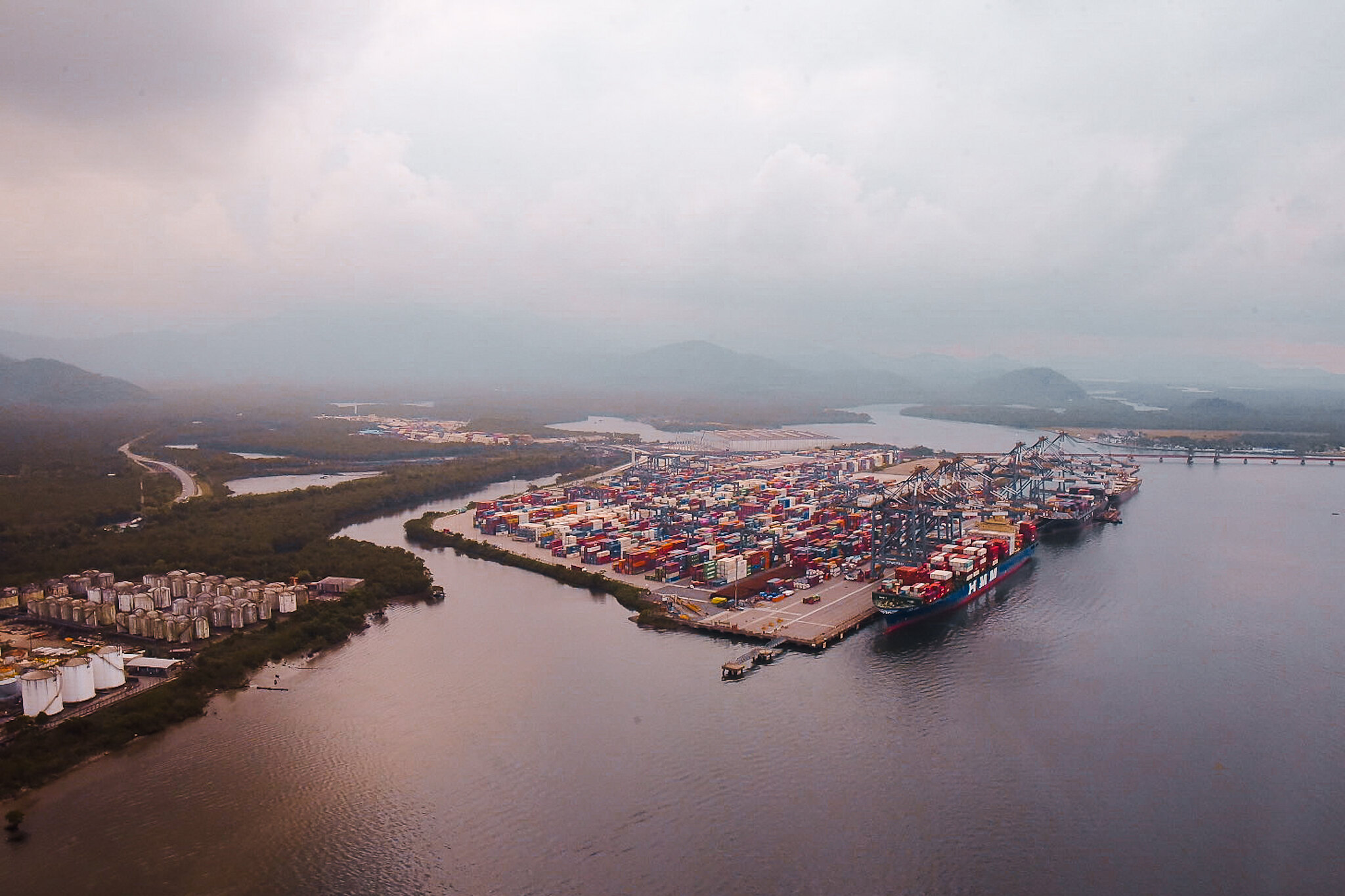 Ministro Silvio Costa Filho assina portaria que revisa a ampliação da Poligonal do Porto de Santos