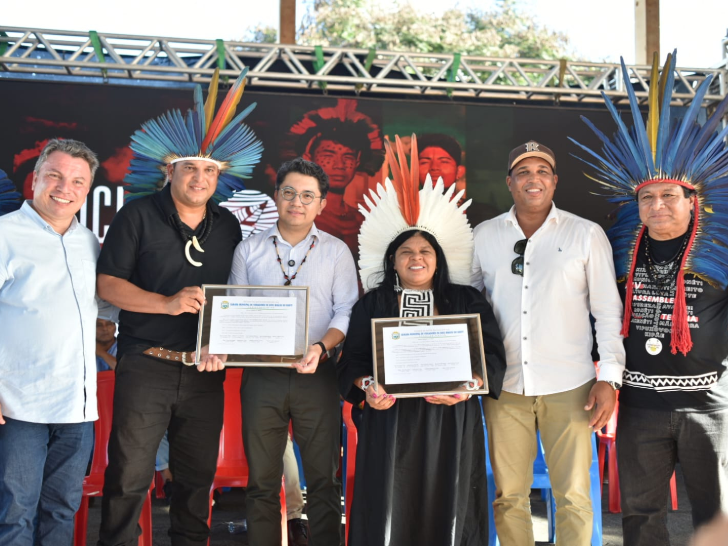 Sonia Guajajara e Eloy Terena recebem o título de cidadãos buritienses durante 5ª etapa do Ciclo COParente em MS