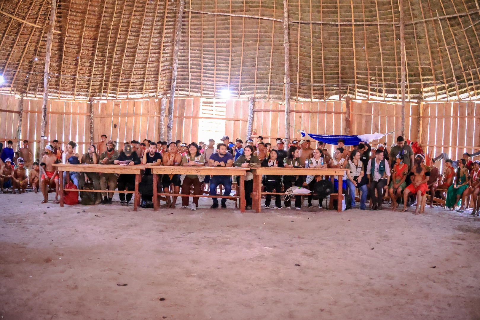 Além de escutar demandas do povo indígena durante a II Assembleia Geral dos Povos Yanomami, um balanço de ações foi apresentado e vistorias foram feitas para a fase de entrega de alimentos