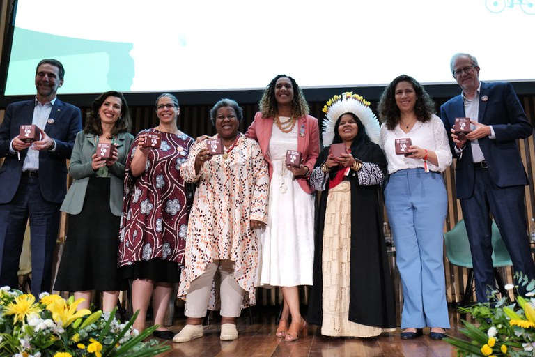 2 - Participaram da solenidade, representando o Governo, as ministtras dos Povos Indígenas, dos Direitos Humanos, da Igualdade Racial, da Gestão e Inovação - Foto Lucas Landau.jpeg.jpeg