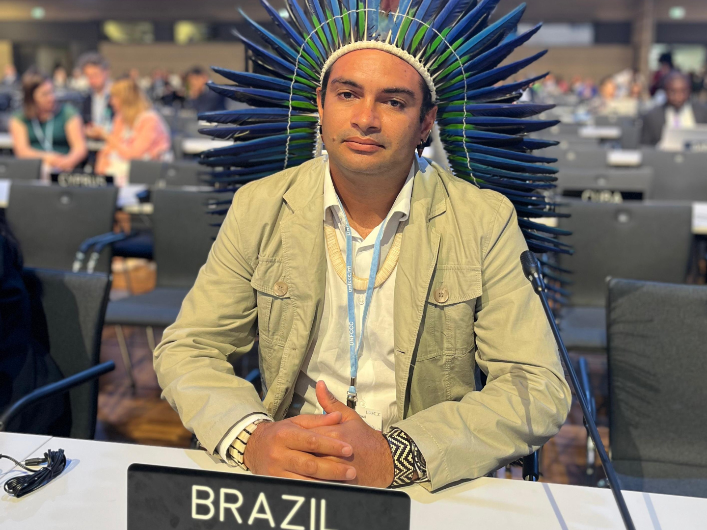 Luan Potiguara durante mesa de negociação na Conferencia de Bonn - foto Ascom MPI.png