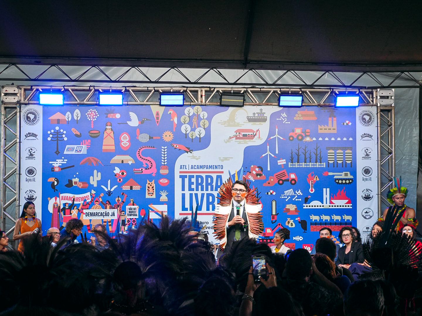 Ministro dos Povos Indígenas discursa em palanque central do ATL