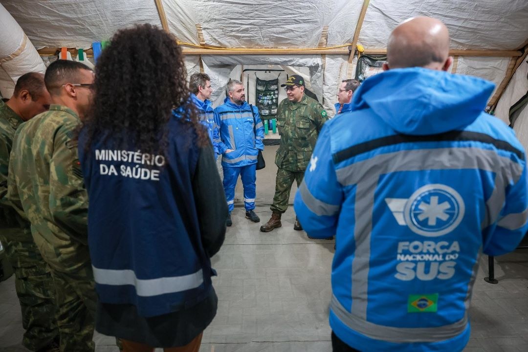 Representantes de órgãos de segurança pública dialogam em círculo