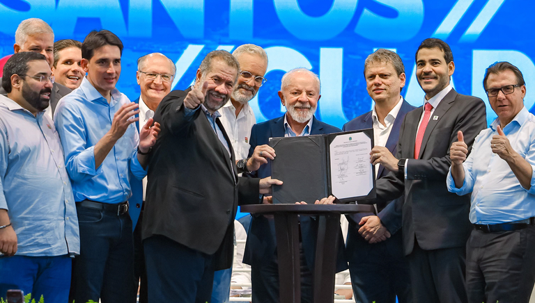 Lula anuncia acordo de R$ 2,1 bi que beneficia previdenciários do Portus