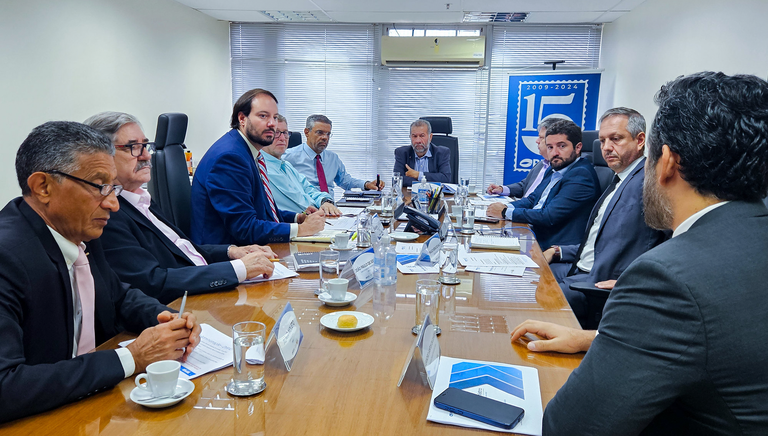 PREVIC: Ministro da Previdência ouve as prioridades da Diretoria Colegiada