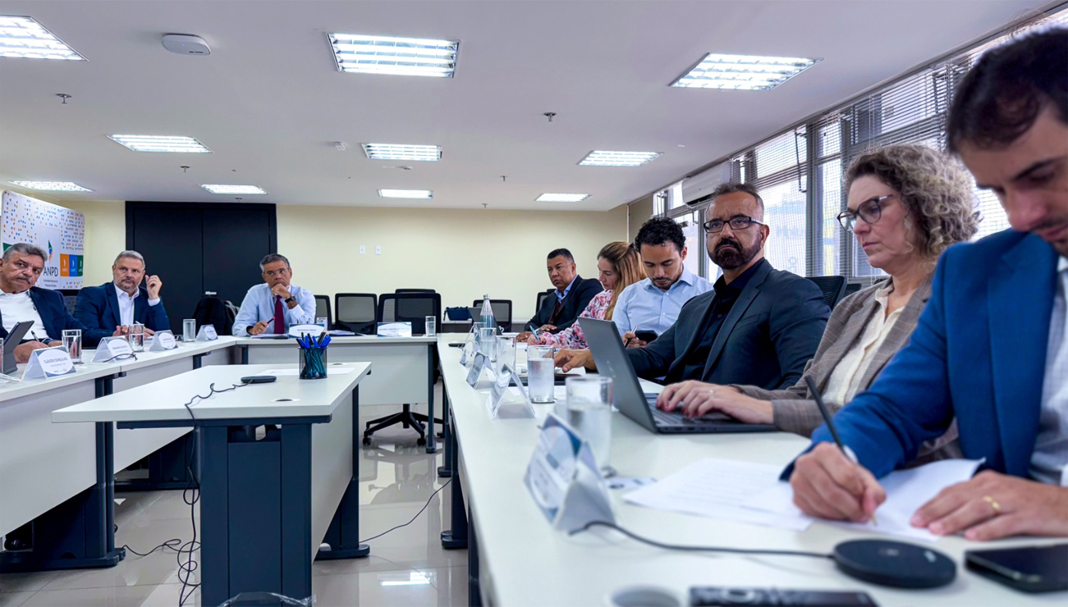 PREVIC reúne gestores de investimentos dos maiores fundos de pensão para formular propostas em ASG